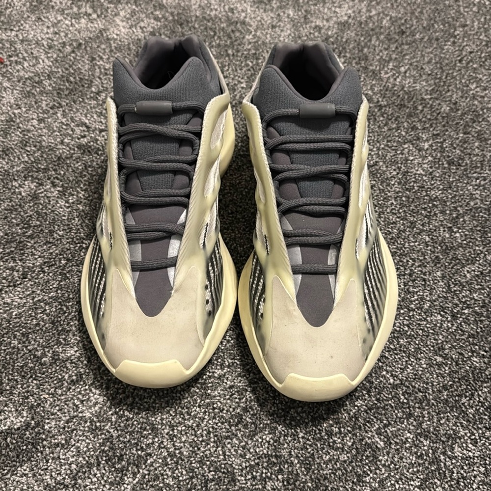 Yeezy 700 V3